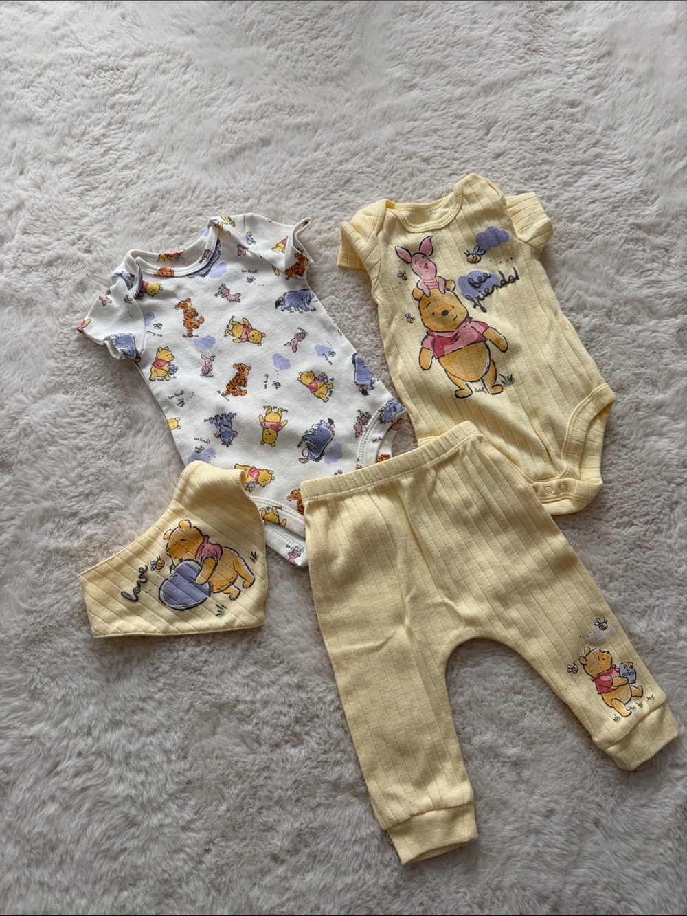 Disney Baby Yellow Winnie the Pooh 4-Piece Matching Set